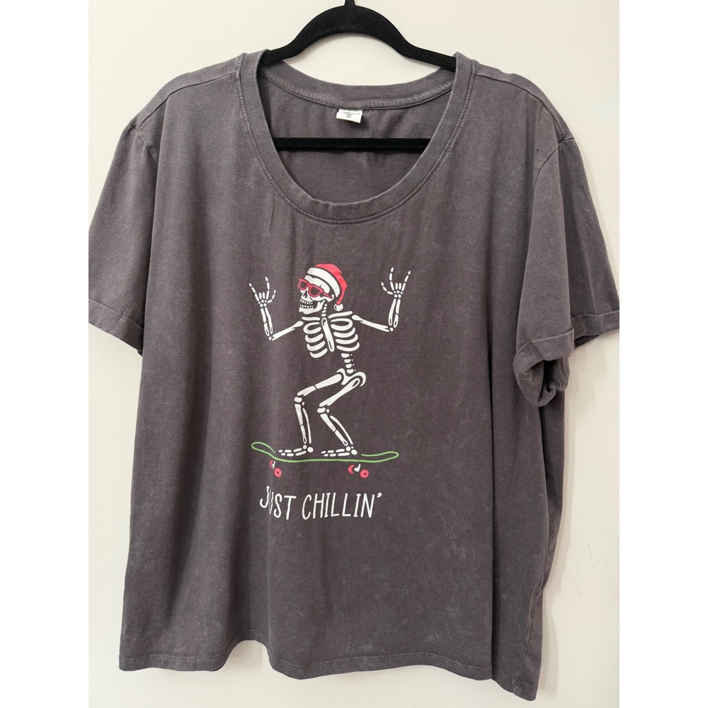 Electric Pink Women's 3X Gray Skeleton Graphic T-Shirt